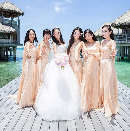 佟丽娅陈思诚婚礼疯狂花絮 伴郎团齐脱裤新娘