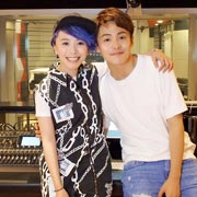 黄雅莉探班马天宇录音 现场两人大玩合影