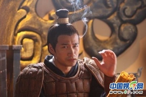 何晟铭古装抽烟搞怪